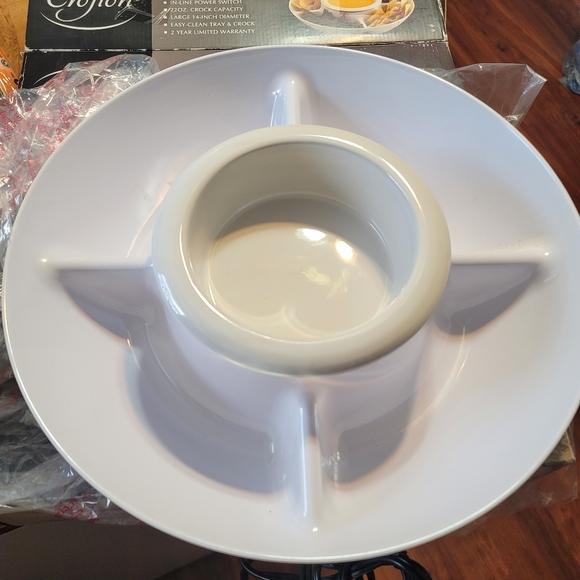 Crofton Electric Heated Chip and Dip Serving Tray in box - Picture 9 of 15